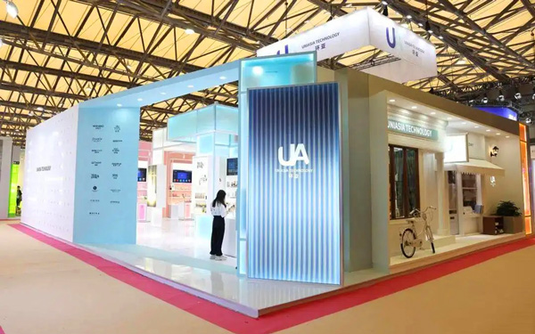 在美博会展厅搭建中，如何提升展台的情感吸引力？
