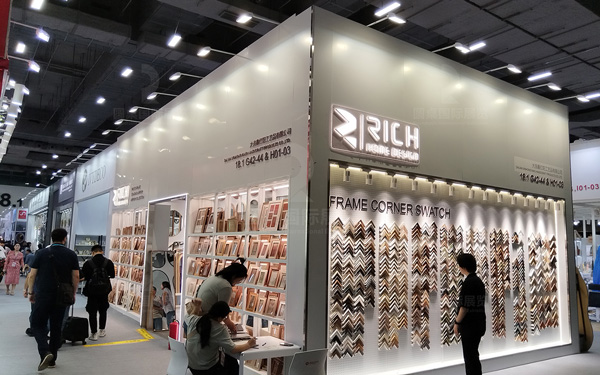 在广交会展位设计搭建中，如何运用柔和色彩元素？
